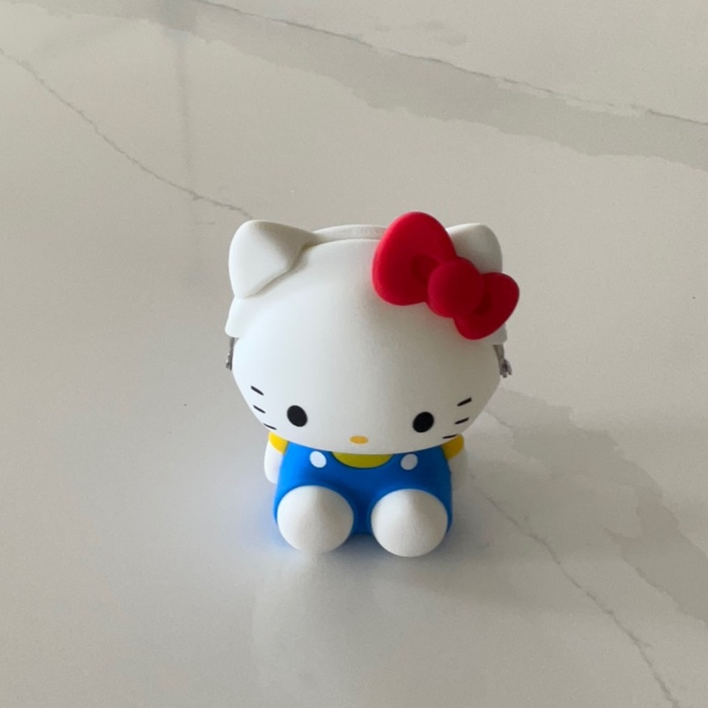 Hello kitty coin purse